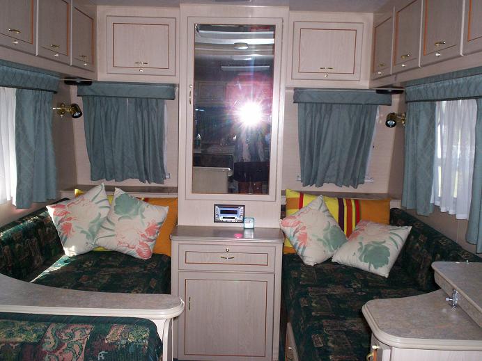 Beds of Regent Park Lane 20' Caravan