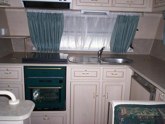 Oven of Regent Park Lane 20' Caravan