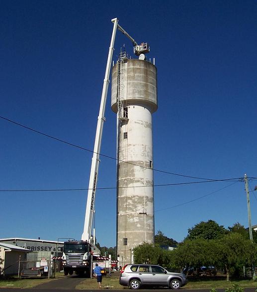 Work at the Jandowae water tower Tuesday 24th March 2009