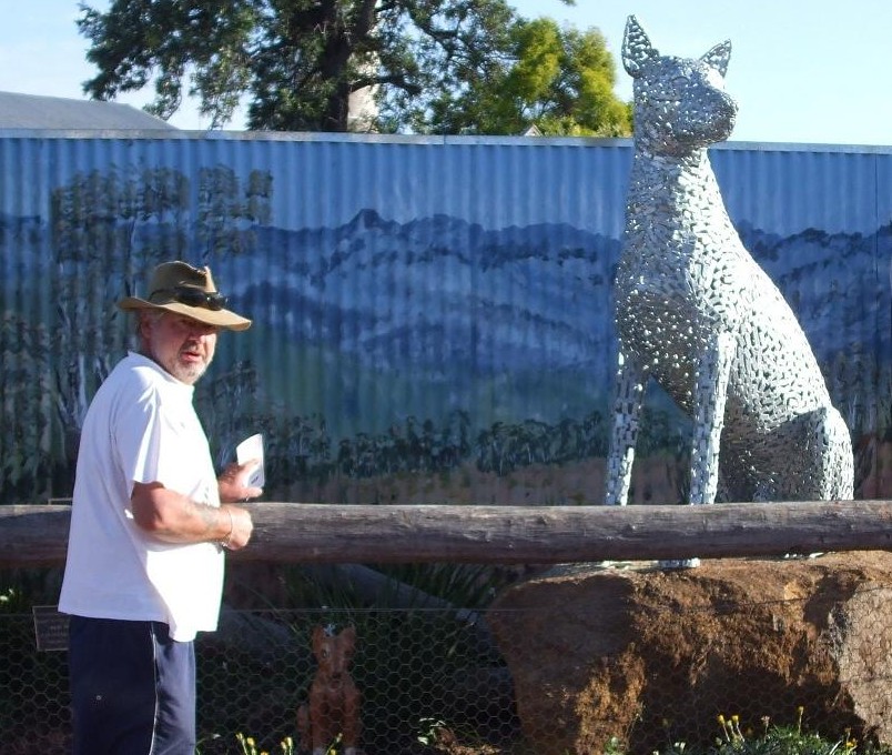 Metal sculpture of a Dingo (March 2008) opp Jandowae Cultural centre